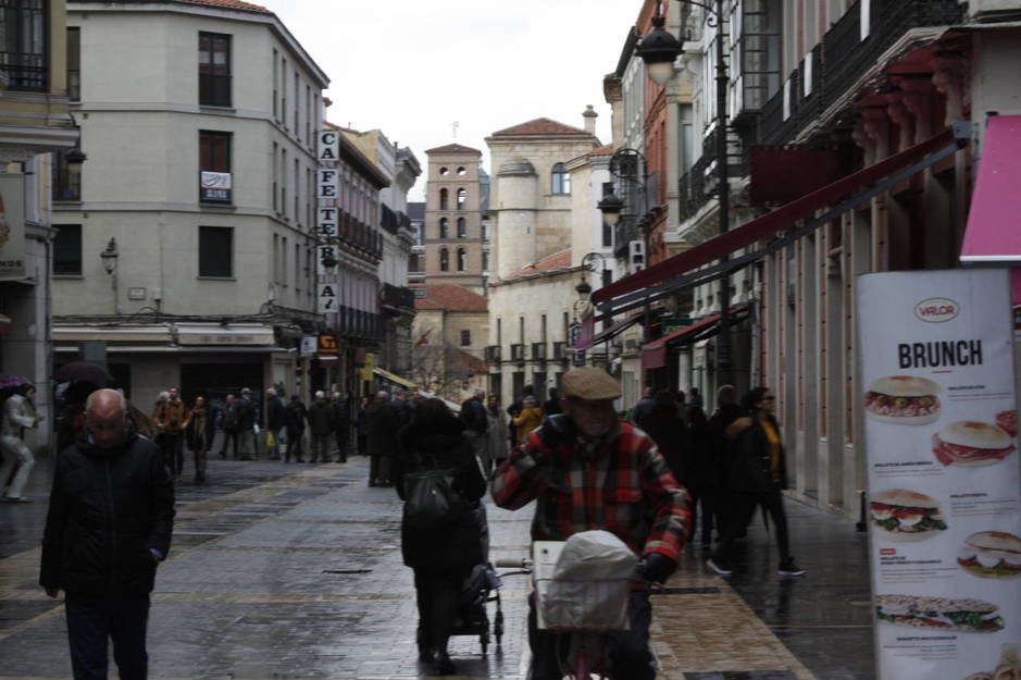 La calle Ancha de León, el epicentro del casco antiguo. (Foto: Héctor G. Barnés)